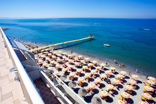 Aragosta Hotel & Restaurant