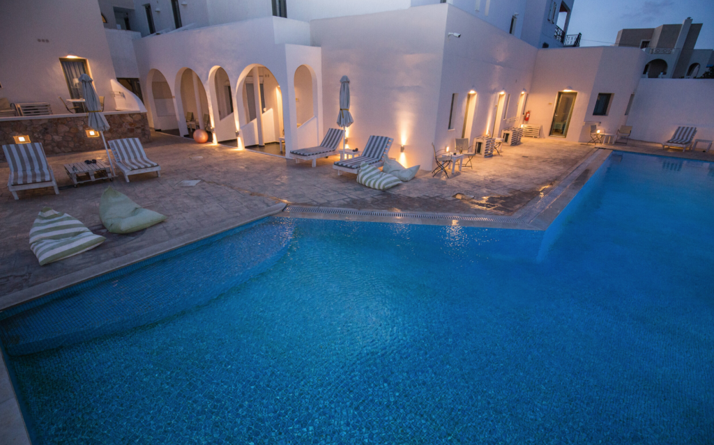 cheap hotel in Santorini