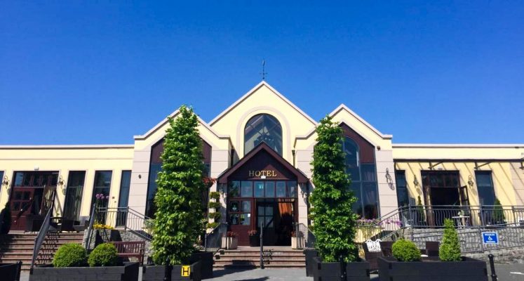 Four Seasons Hotel & Leisure Club