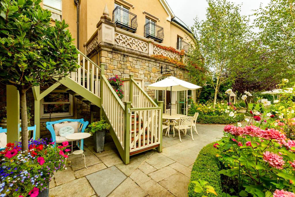 Step House Hotel