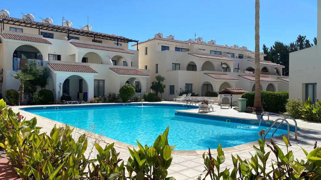 2-bedroom apartment with pool