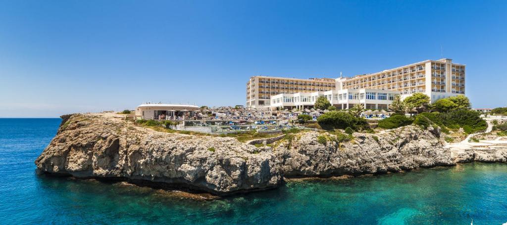 Globales Almirante Farragut Hotel
