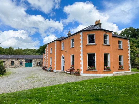 Clone Country House